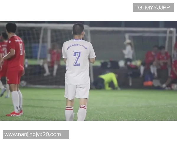 足球明星在球场上的精彩瞬间与激情时刻展现无遗