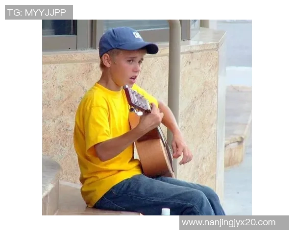 足球明星贾斯汀的传奇人生与绿茵场上的辉煌成就揭秘