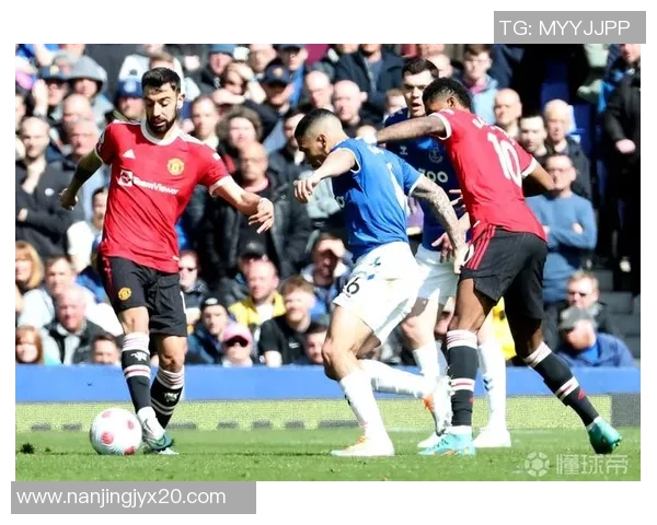 广州篮球队实力引发热议球迷对球队表现的不同看法与争论