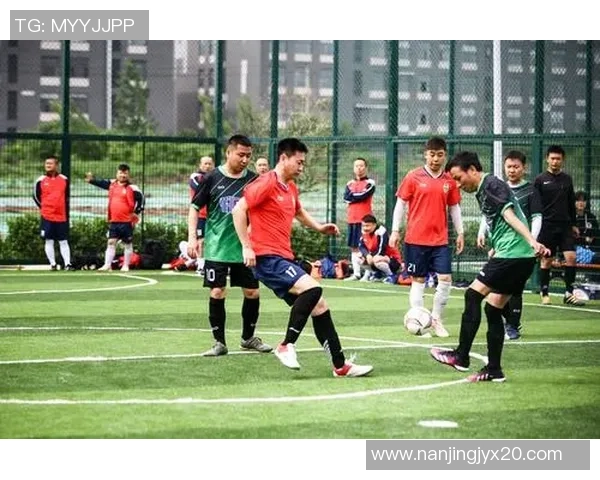 赛后复盘:西安足球队与上海足球队的团队协作分析与战术探讨 赛后复盘:西安足球队与上海足球队的团队协作分析与战术探讨